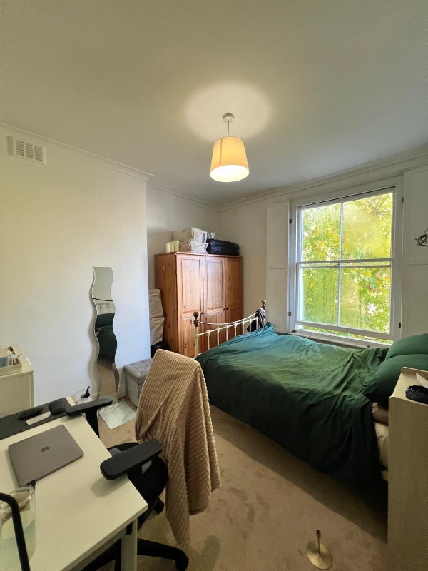 Room Hillmarton Road in Greater London
