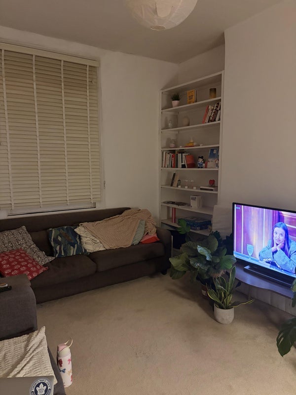 Room Hillmarton Road in Greater London