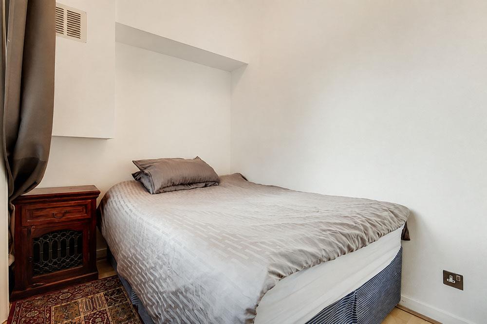 Flat Queensway in City of Westminster