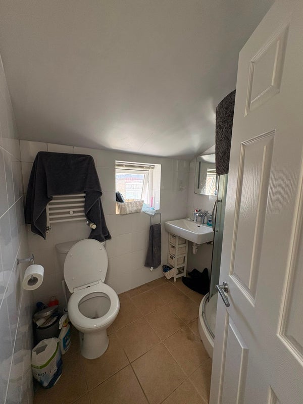 Room Bramfield Road in Greater London