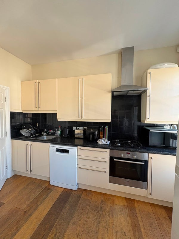 Room Bramfield Road in Greater London