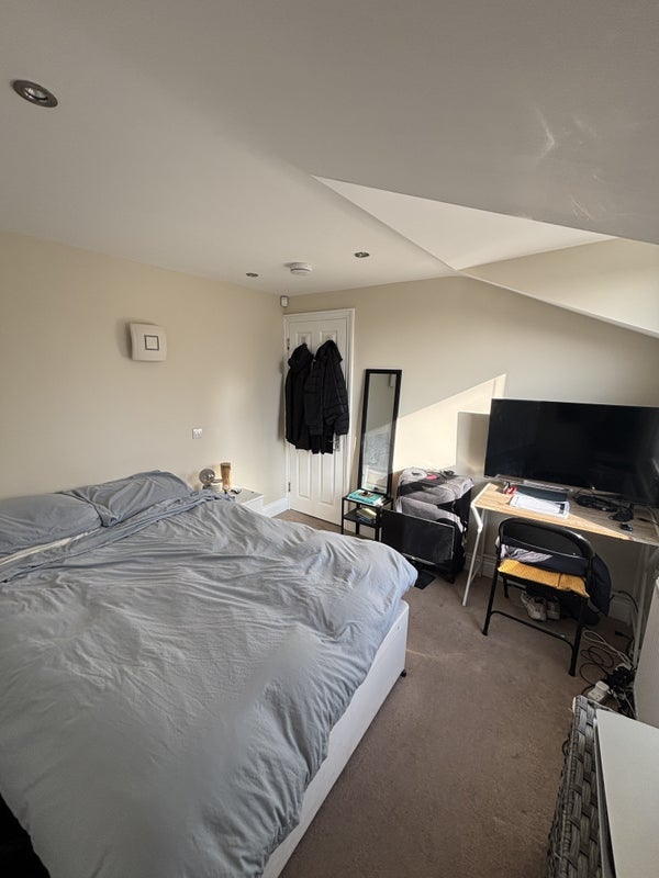 Room Bramfield Road in Greater London