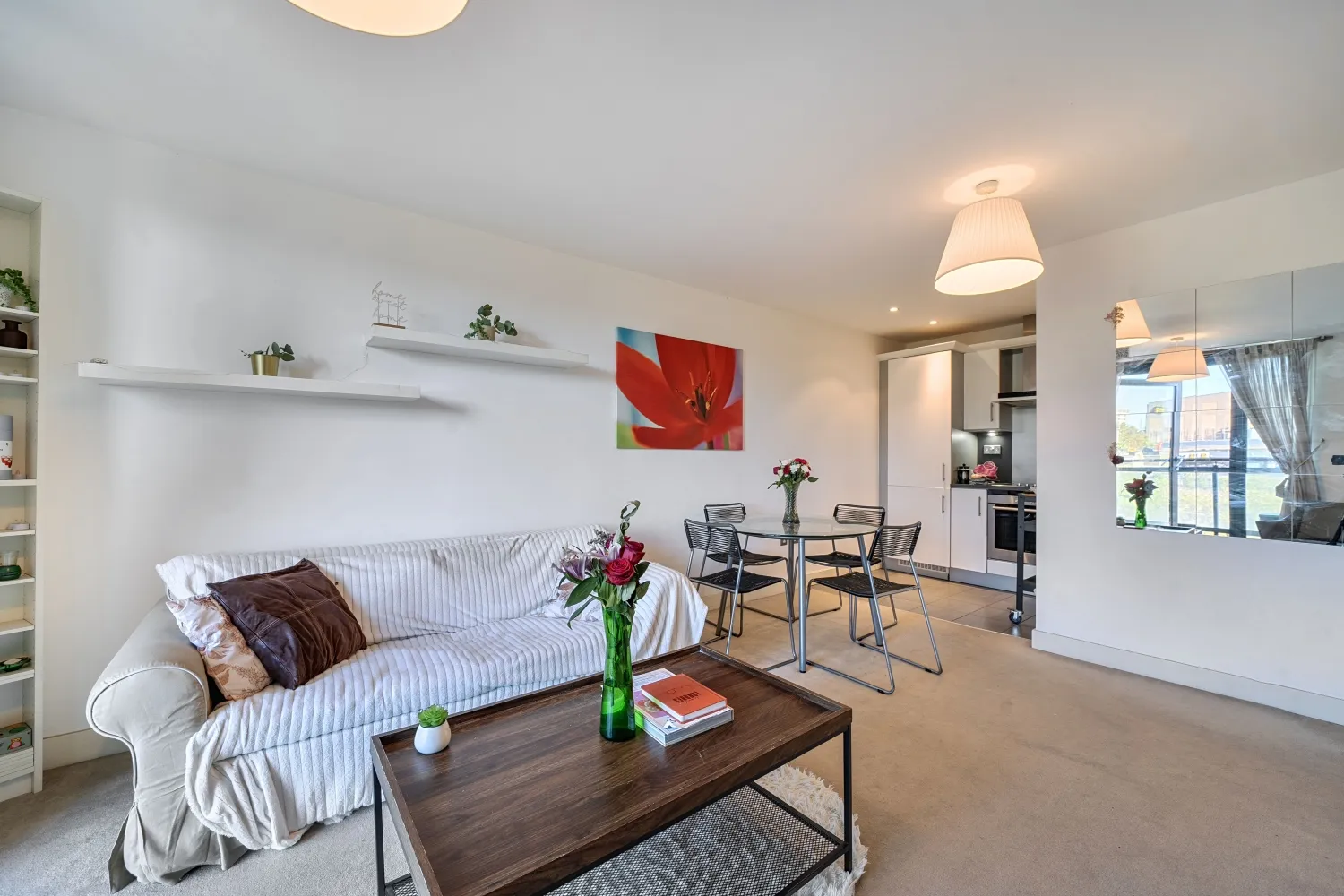 Flat Wapping Lane in Greater London