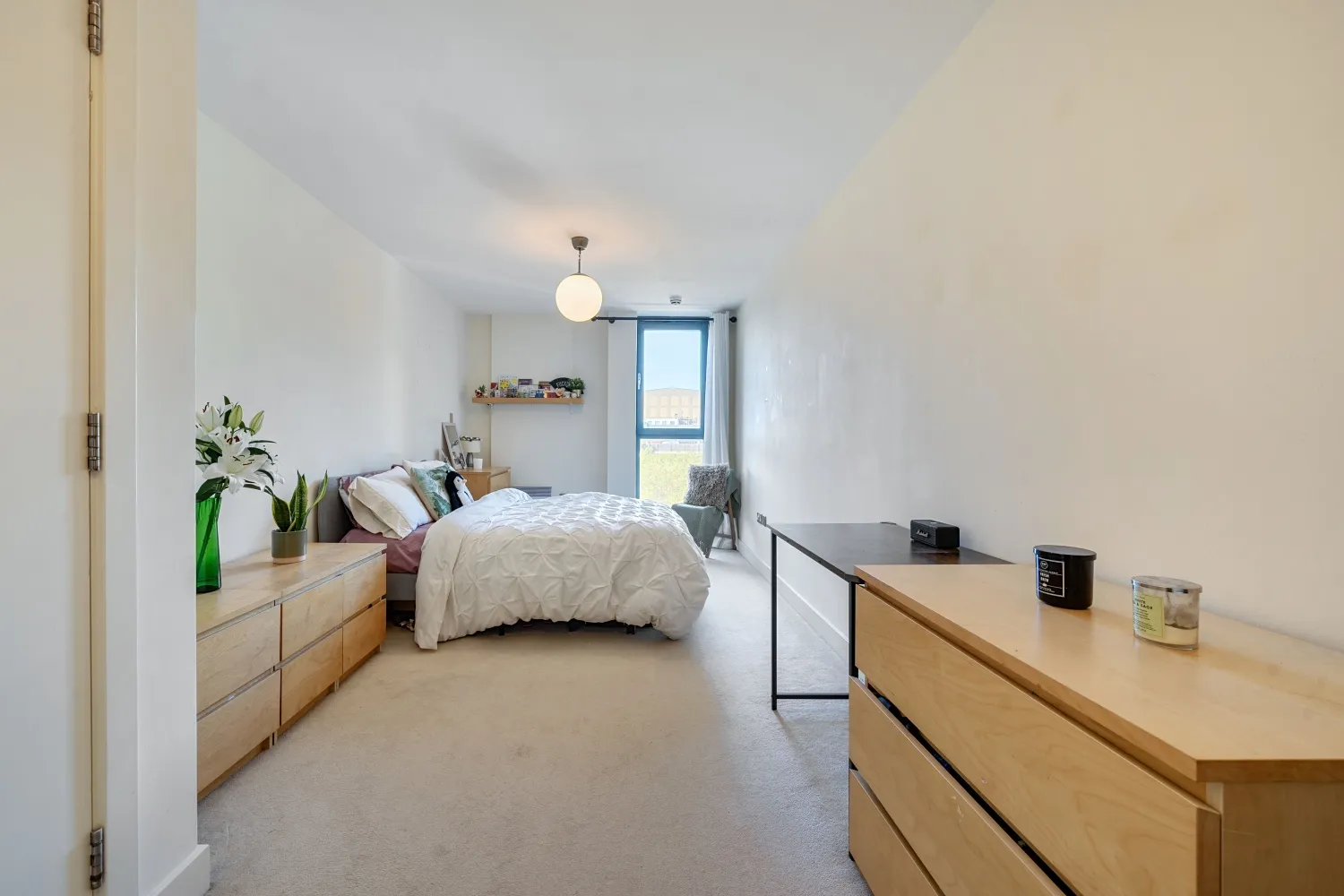 Flat Wapping Lane in Greater London