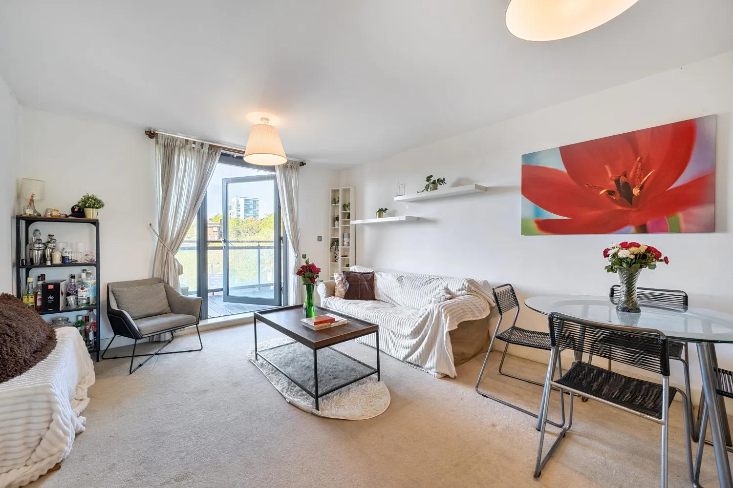 Flat Wapping Lane in Greater London