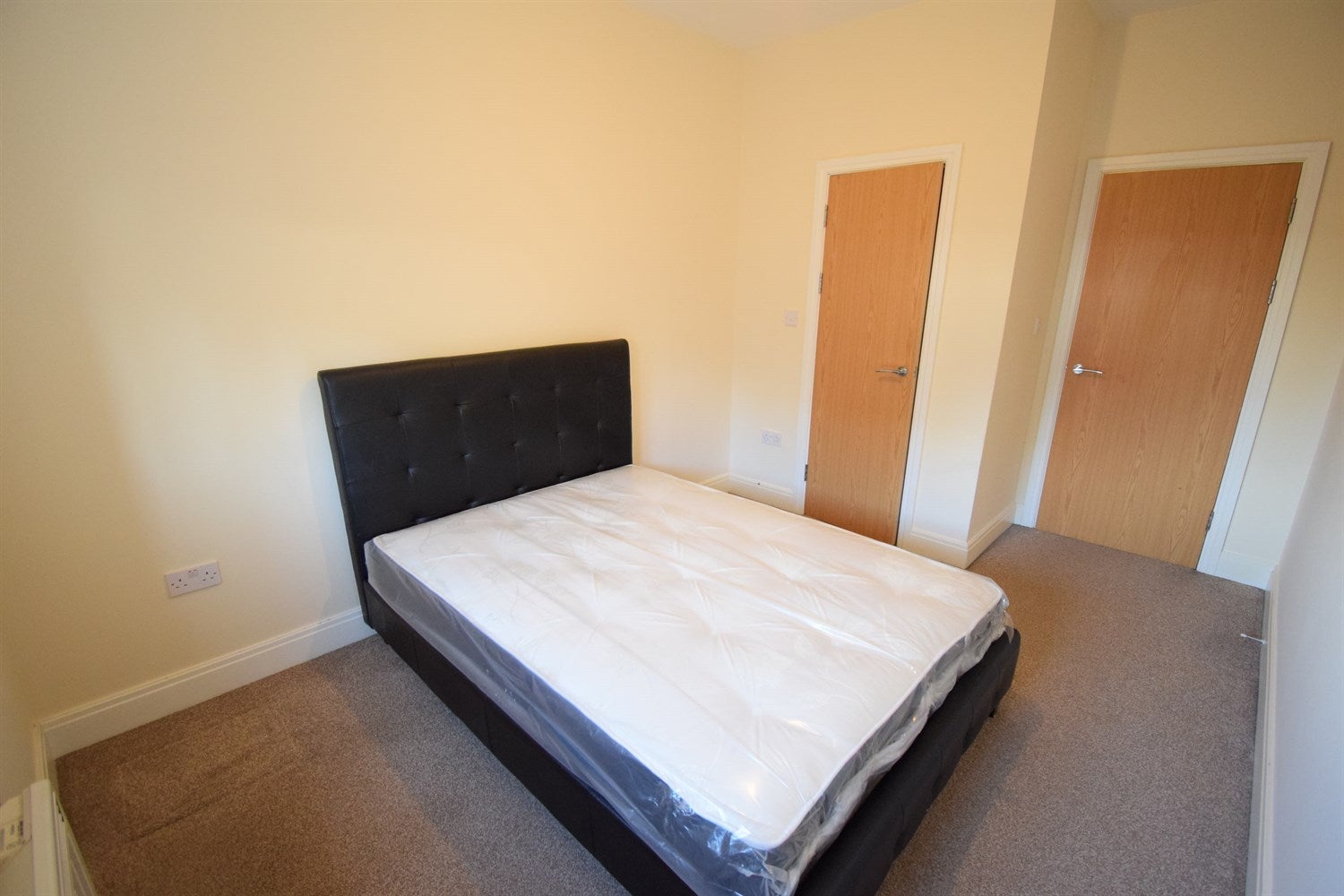Flat Crwys Road in Cardiff