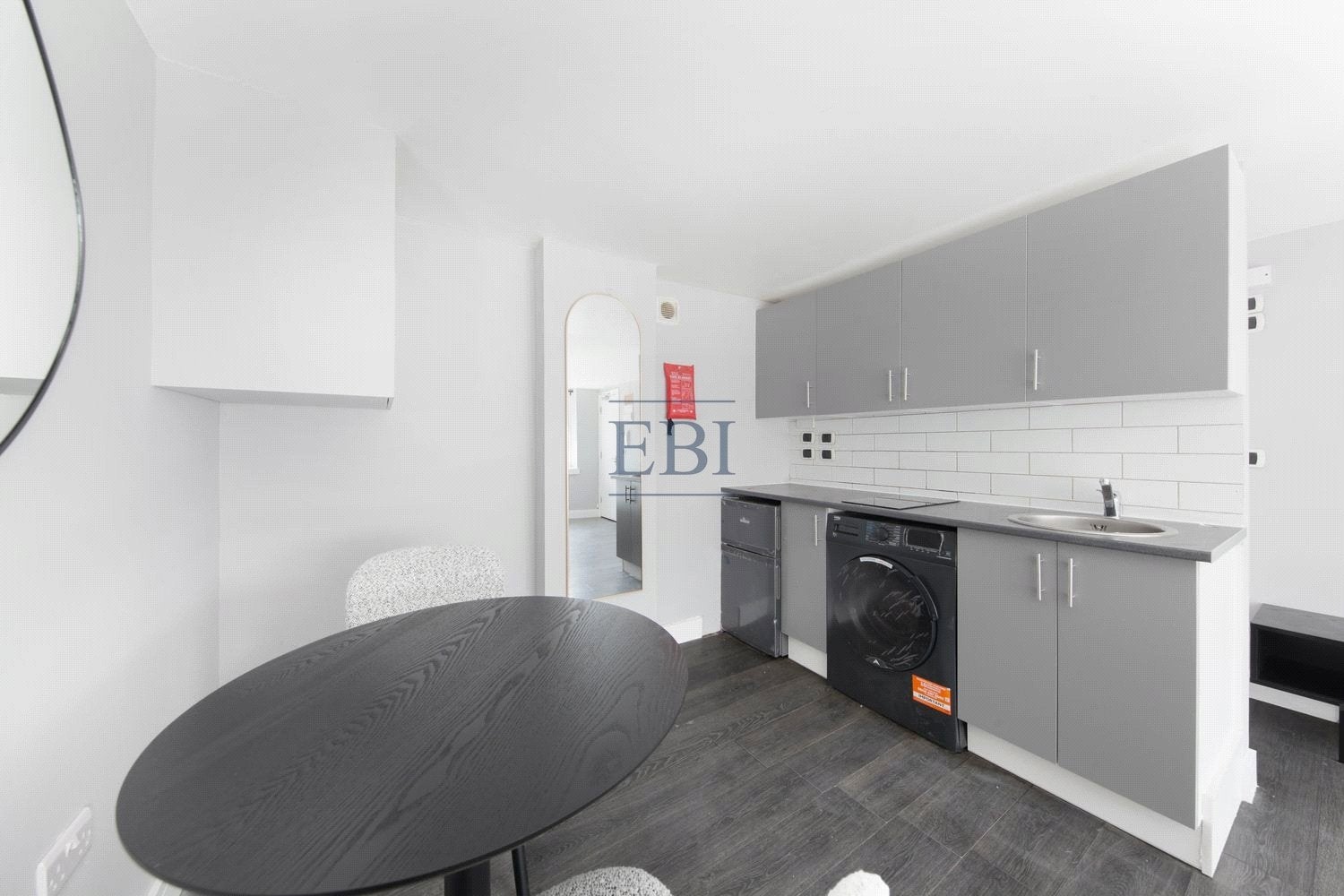 Flat Hermitage Lane in Greater London
