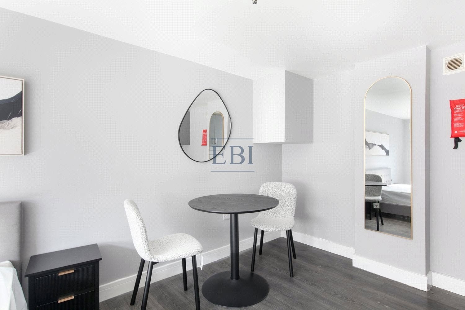 Flat Hermitage Lane in Greater London