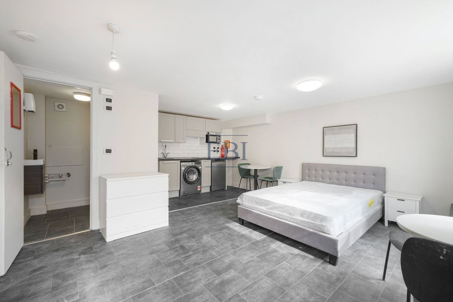 Flat Hermitage Lane in Greater London