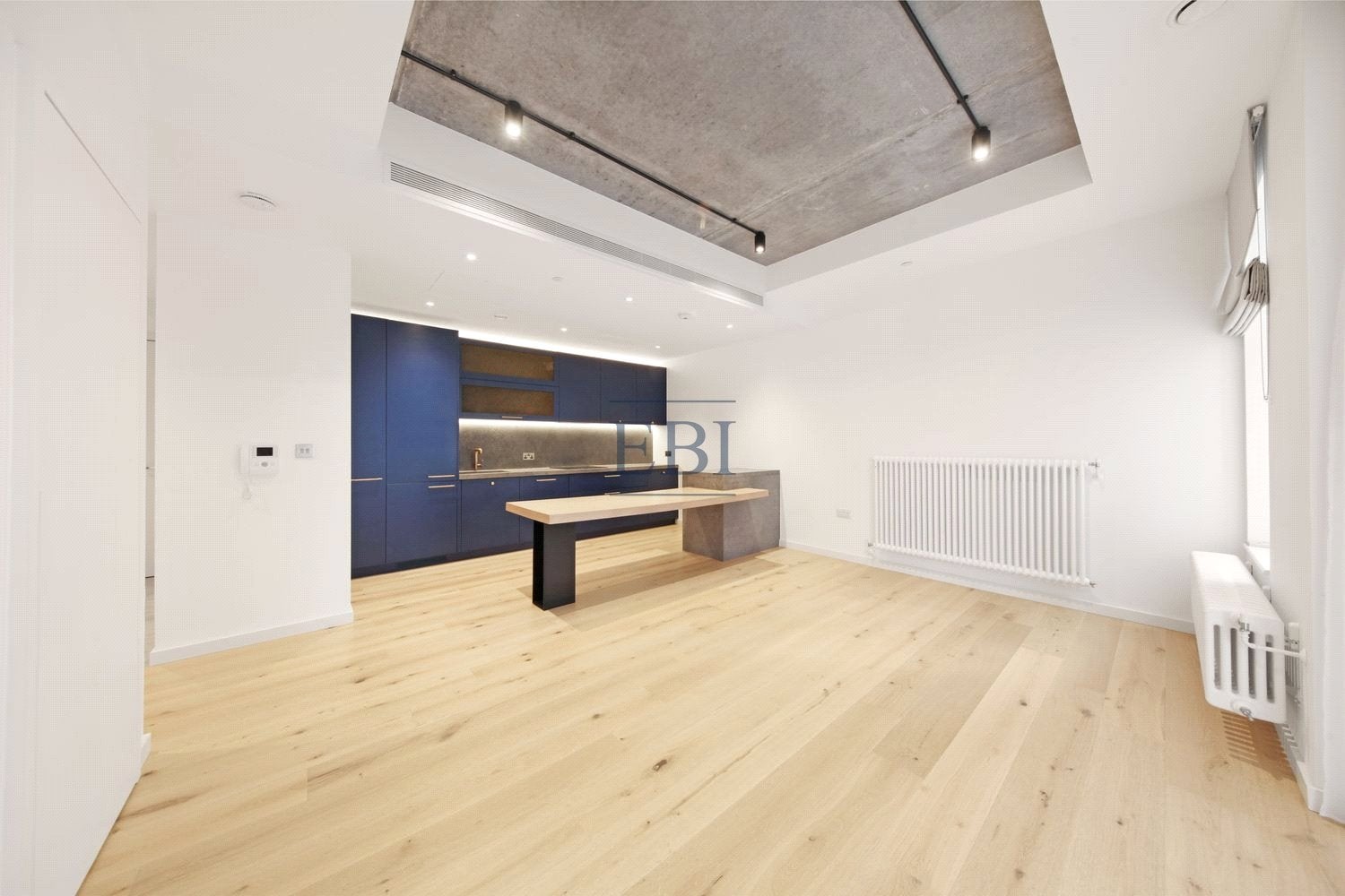Flat Hermitage Lane in Greater London