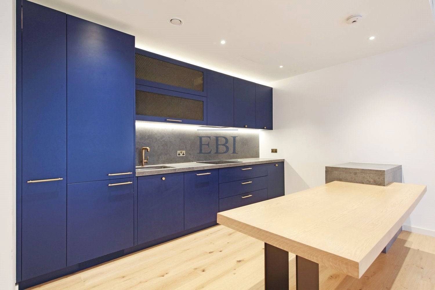 Flat Hermitage Lane in Greater London