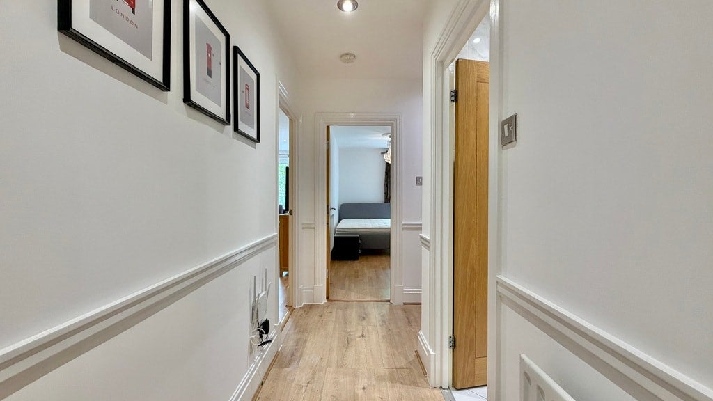 Flat Warwick Road in Greater London