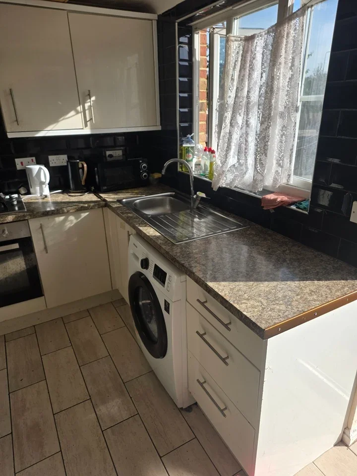 Room Redbourne Drive in Greater London