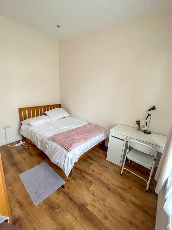 House Westbury Terrace in Greater London