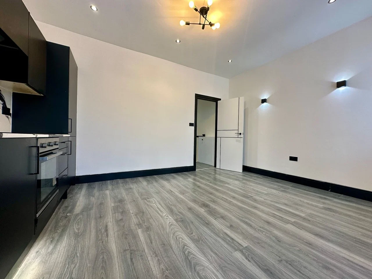 Flat Woodlands Street in Greater London