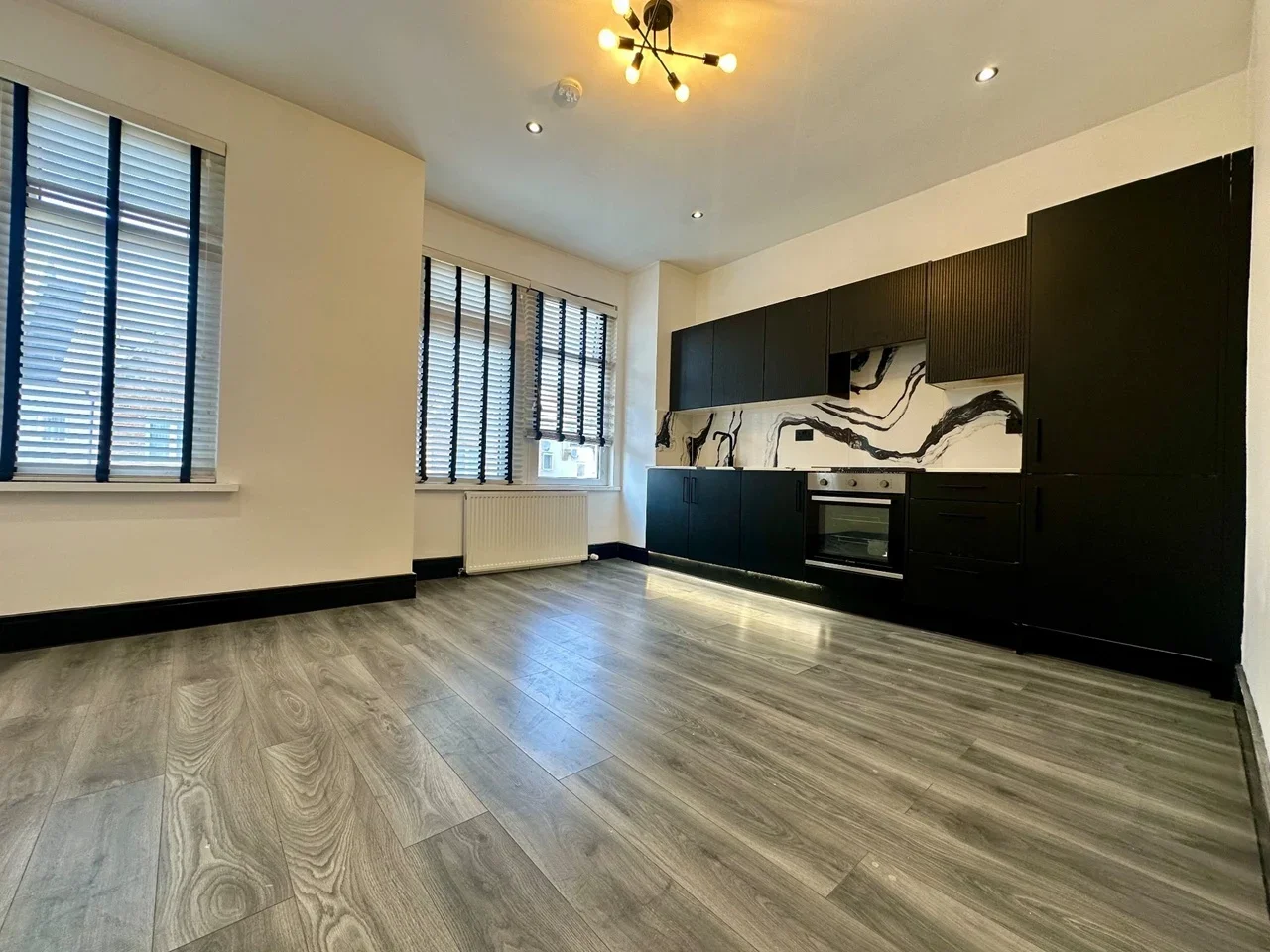 Flat Woodlands Street in Greater London