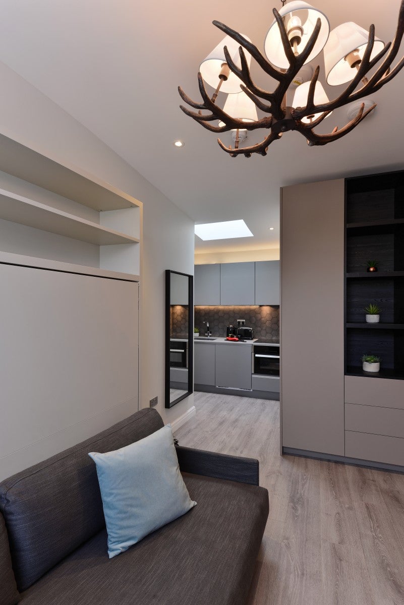 Flat Linden Gardens in Greater London
