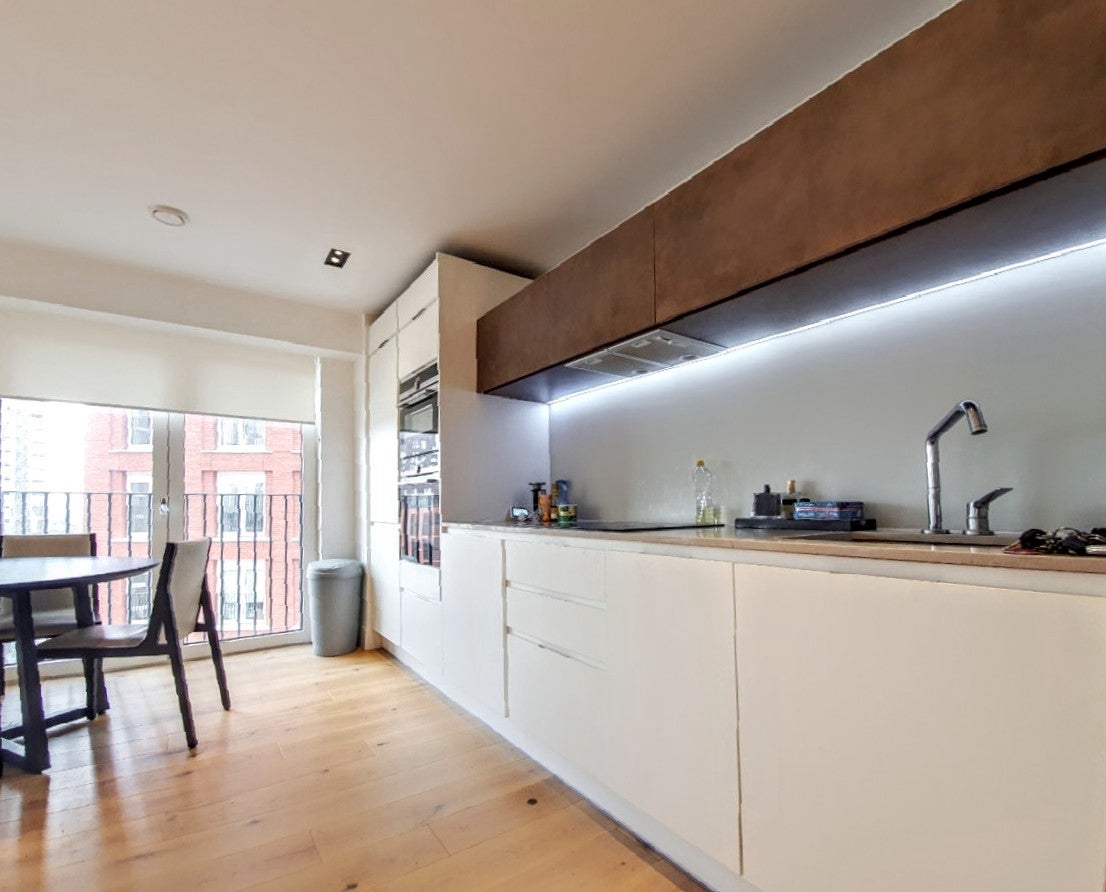 Flat Kingsland Road in Greater London