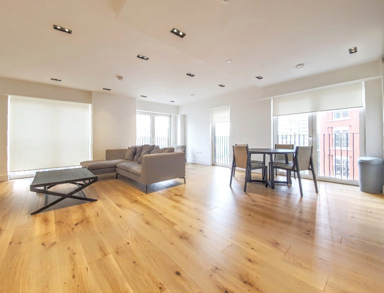 Flat Kingsland Road in Greater London