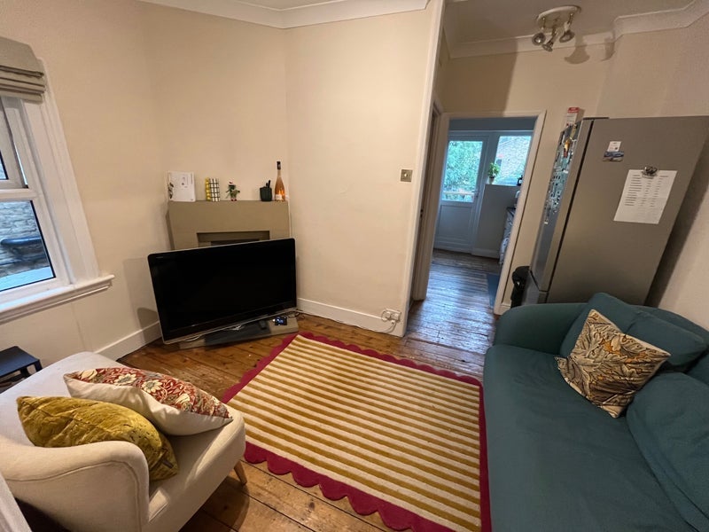 Room Astonville Street in Greater London