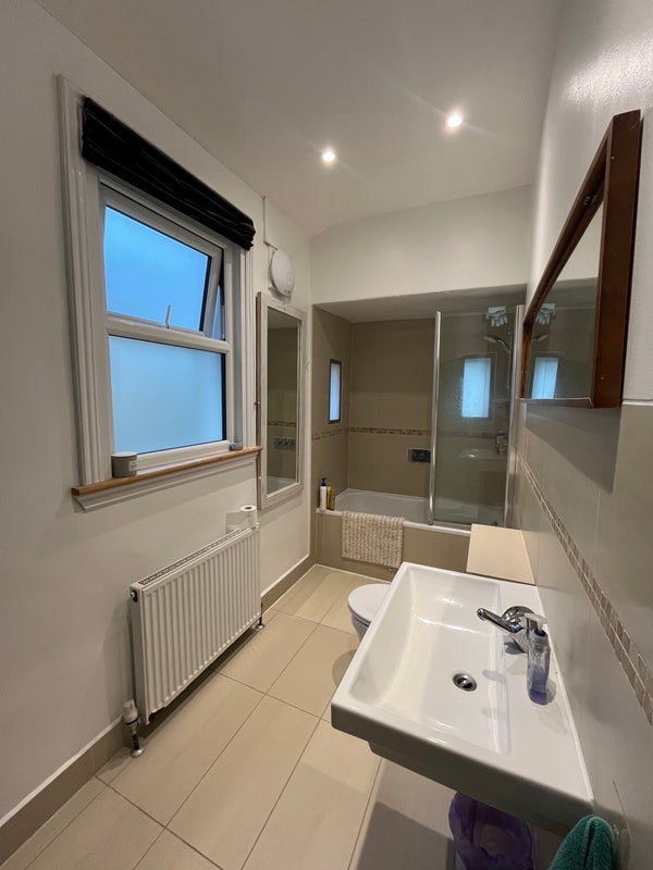 Room Astonville Street in Greater London