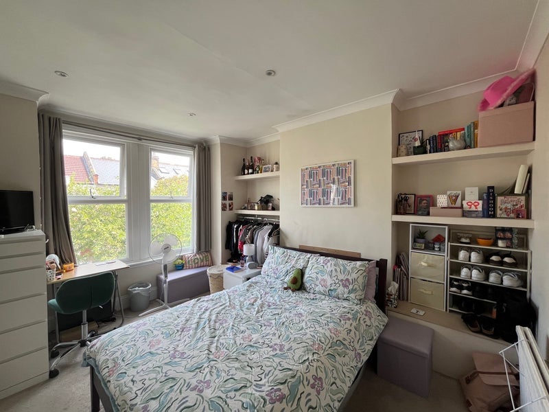 Room Astonville Street in Greater London