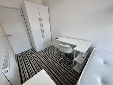 Room Guildford Street in Stoke-on-Trent