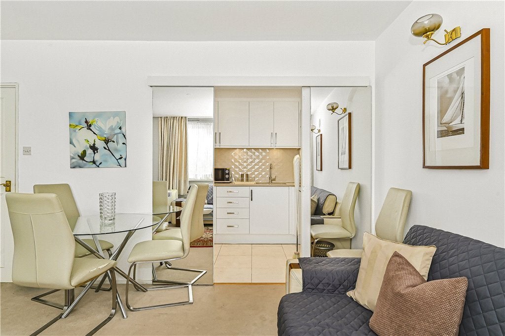 Flat Fitzhardinge Street in City of Westminster