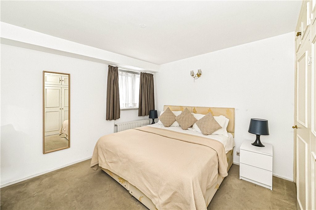 Flat Fitzhardinge Street in City of Westminster