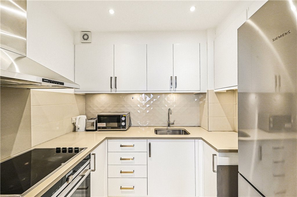 Flat Fitzhardinge Street in City of Westminster