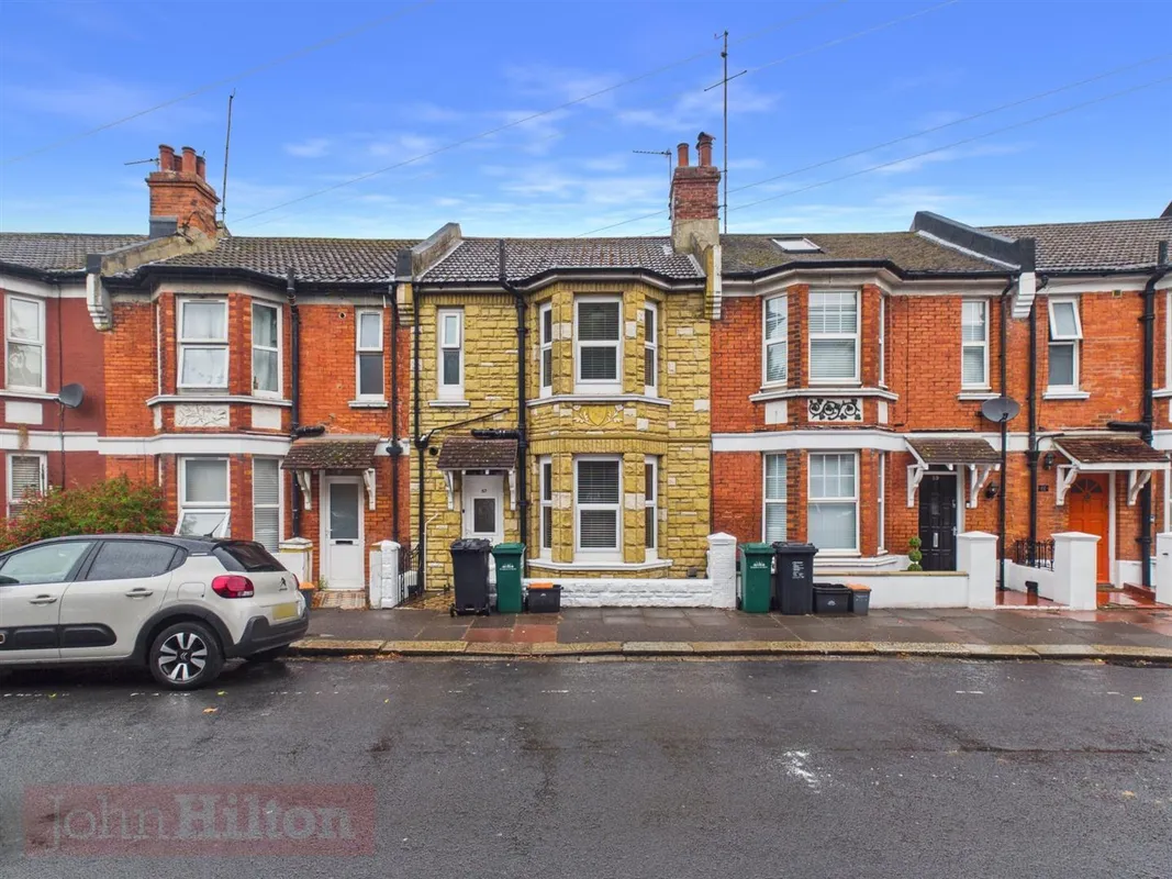 Flat Riley Road in Brighton