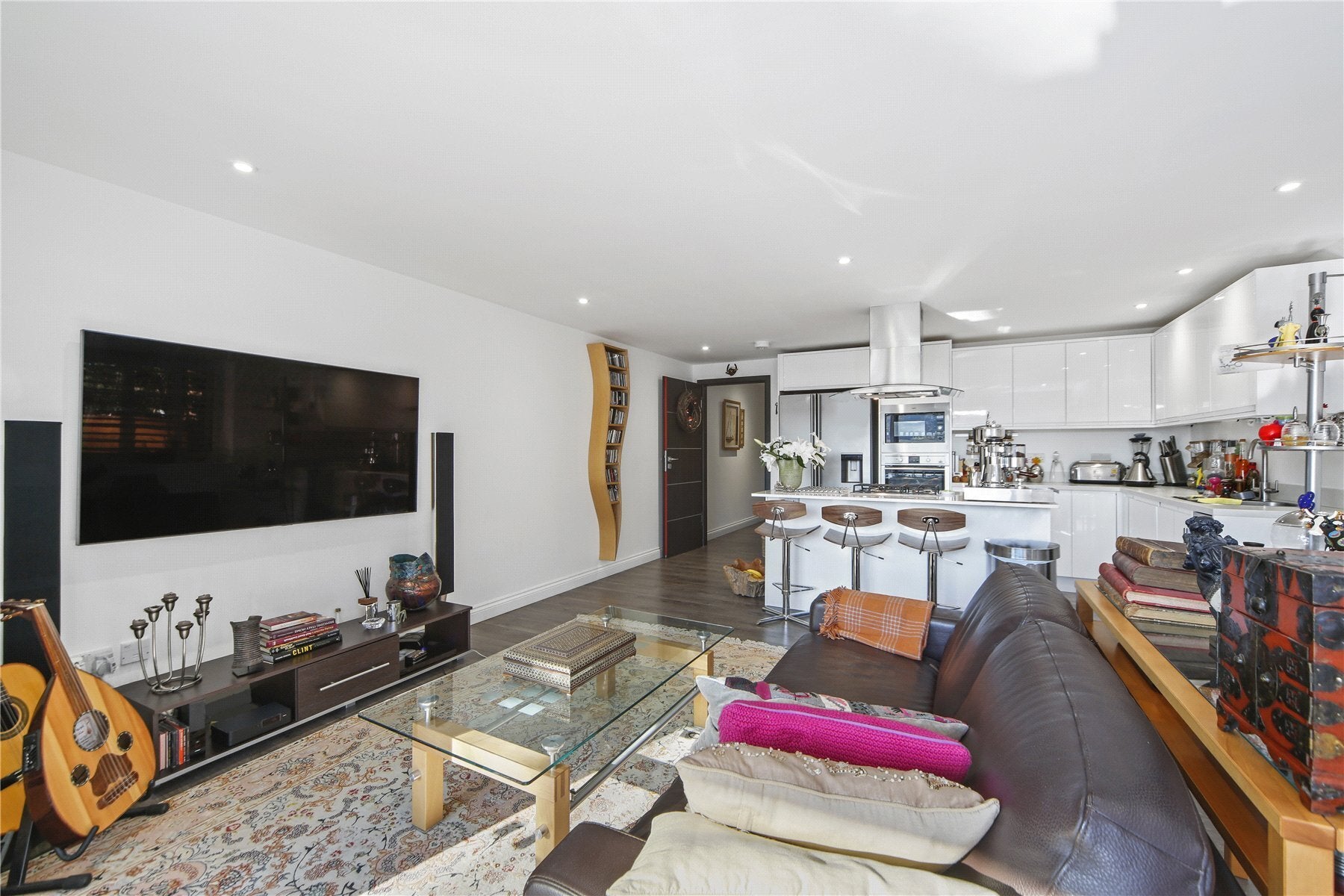 Flat London Street in Borough of Runnymede