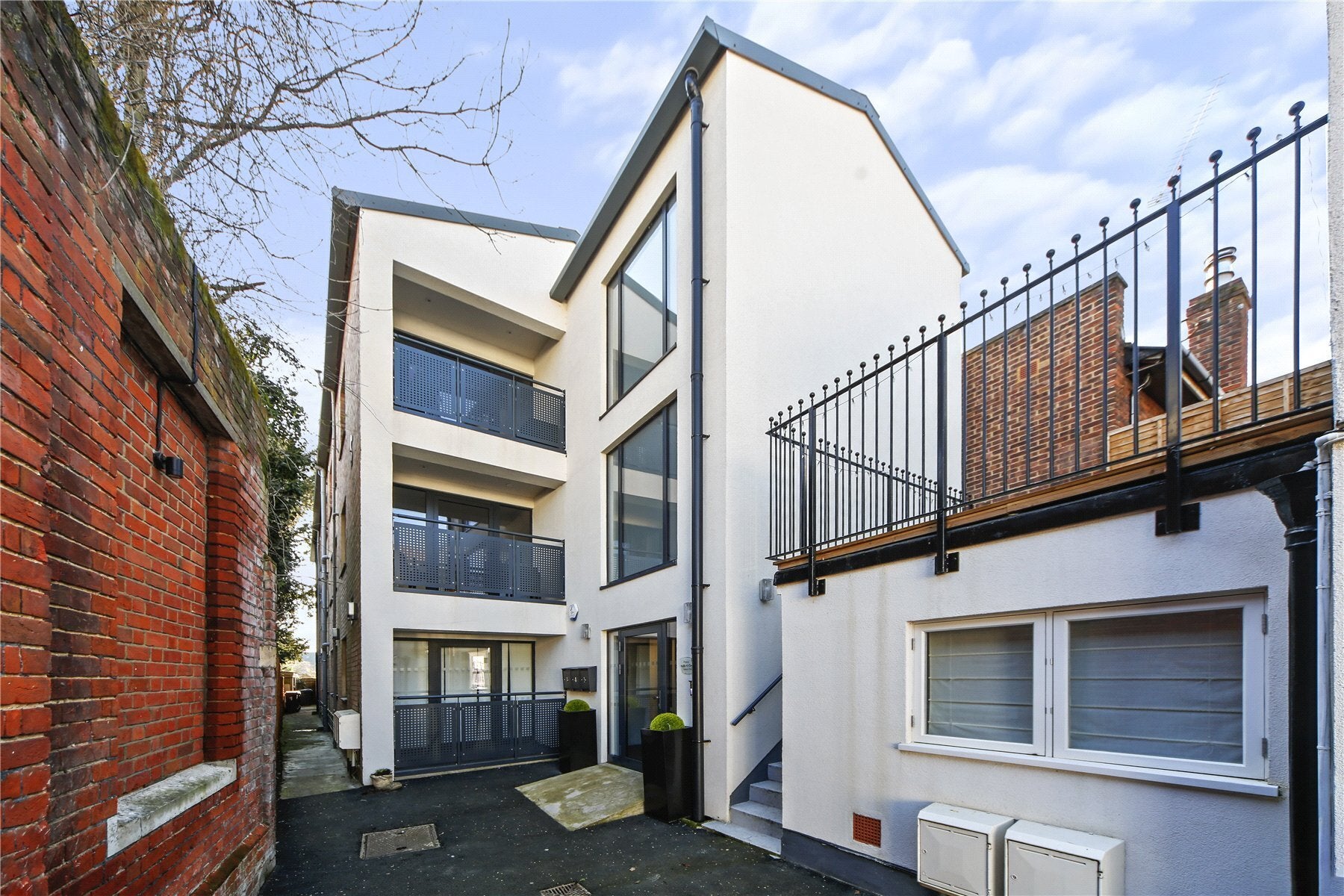 Flat London Street in Borough of Runnymede