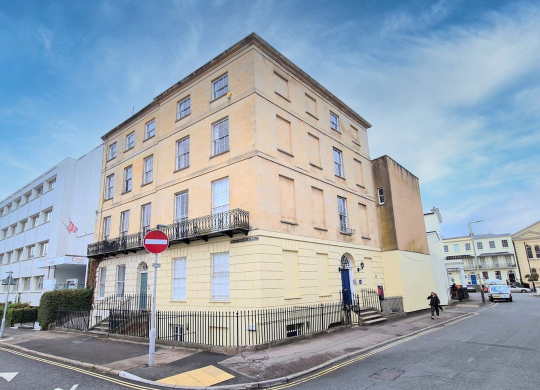 Flat Bath Street in Cheltenham