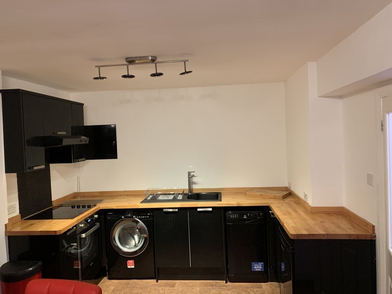 Flat Halfway Street in Greater London