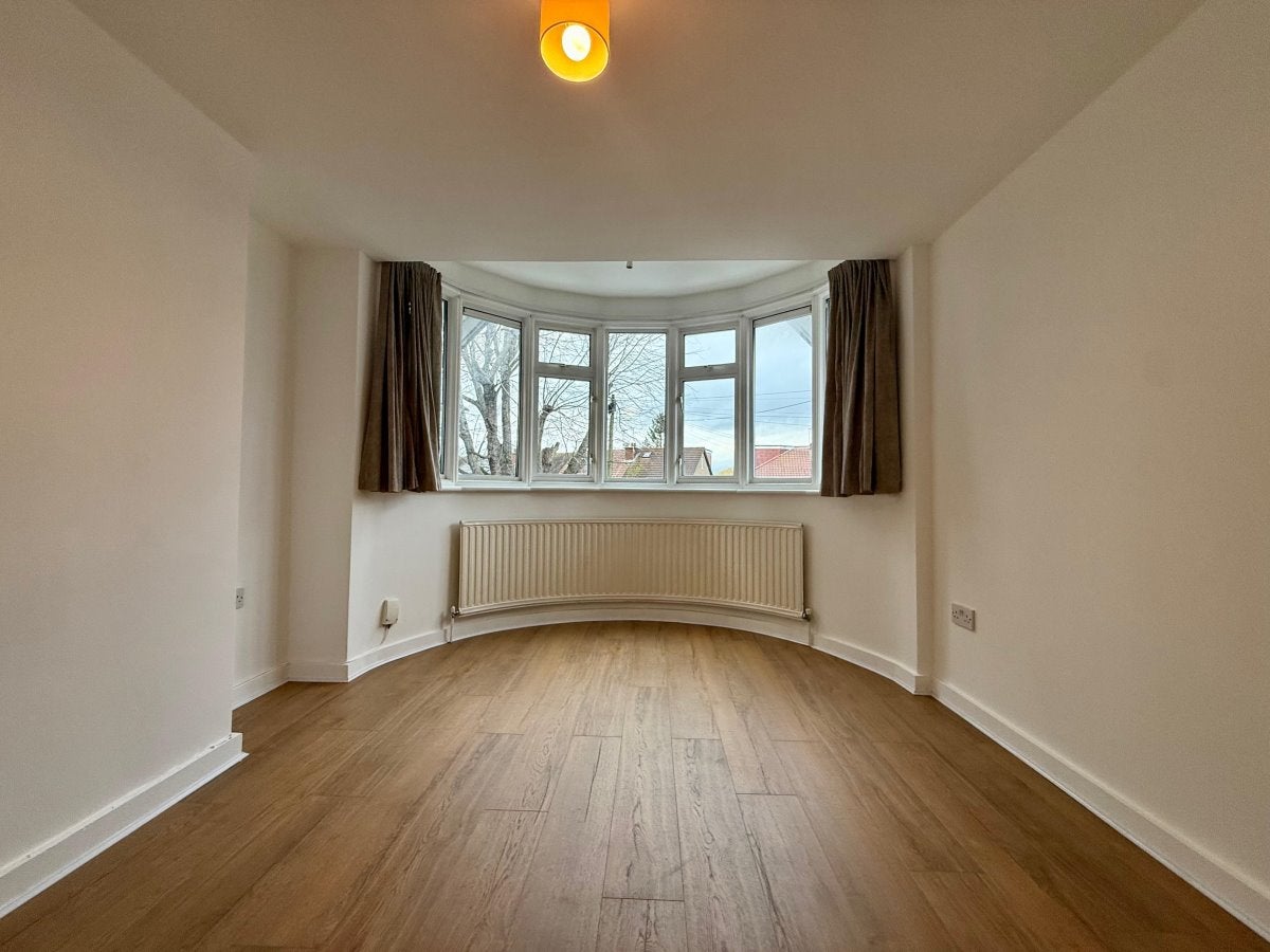 Room Malvern Avenue in Greater London