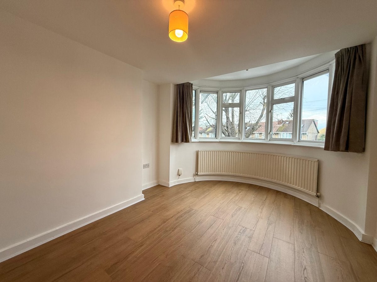 Room Malvern Avenue in Greater London