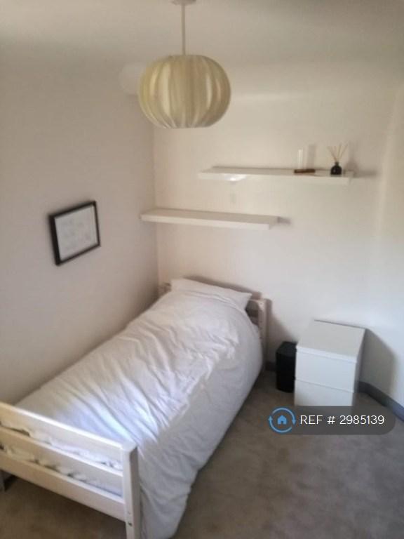 Room Galsworthy Road in Greater London