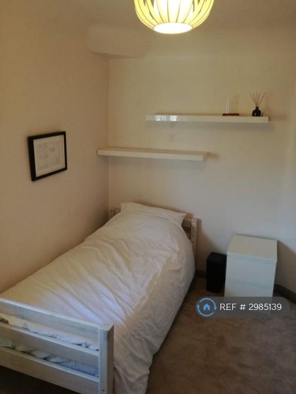 Room Galsworthy Road in Greater London