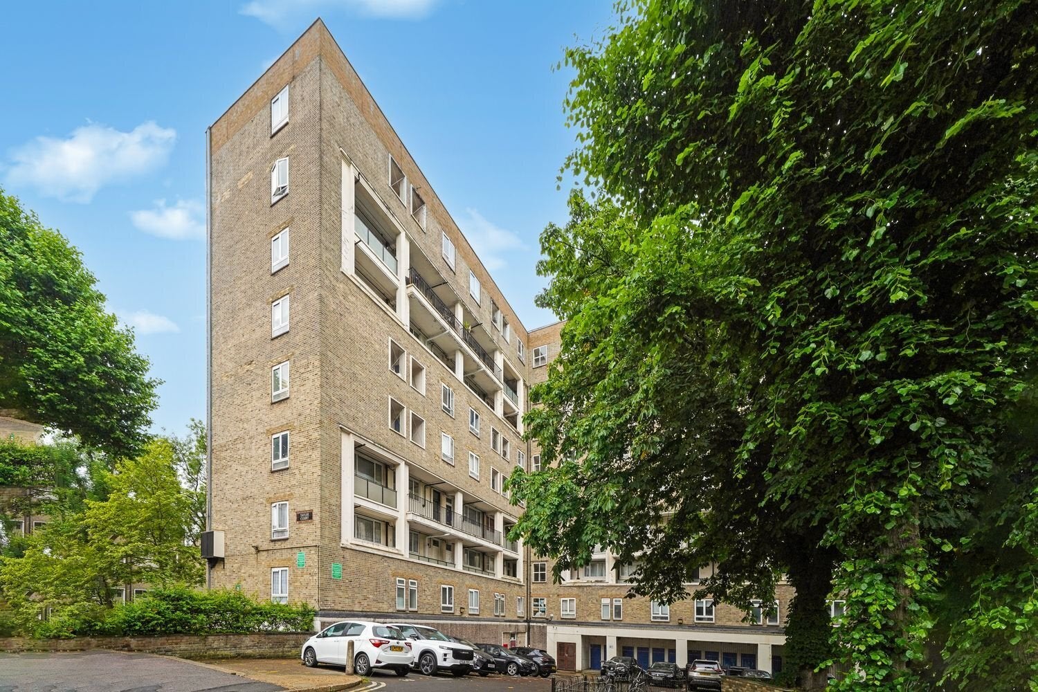 Flat Dorman Way in Greater London