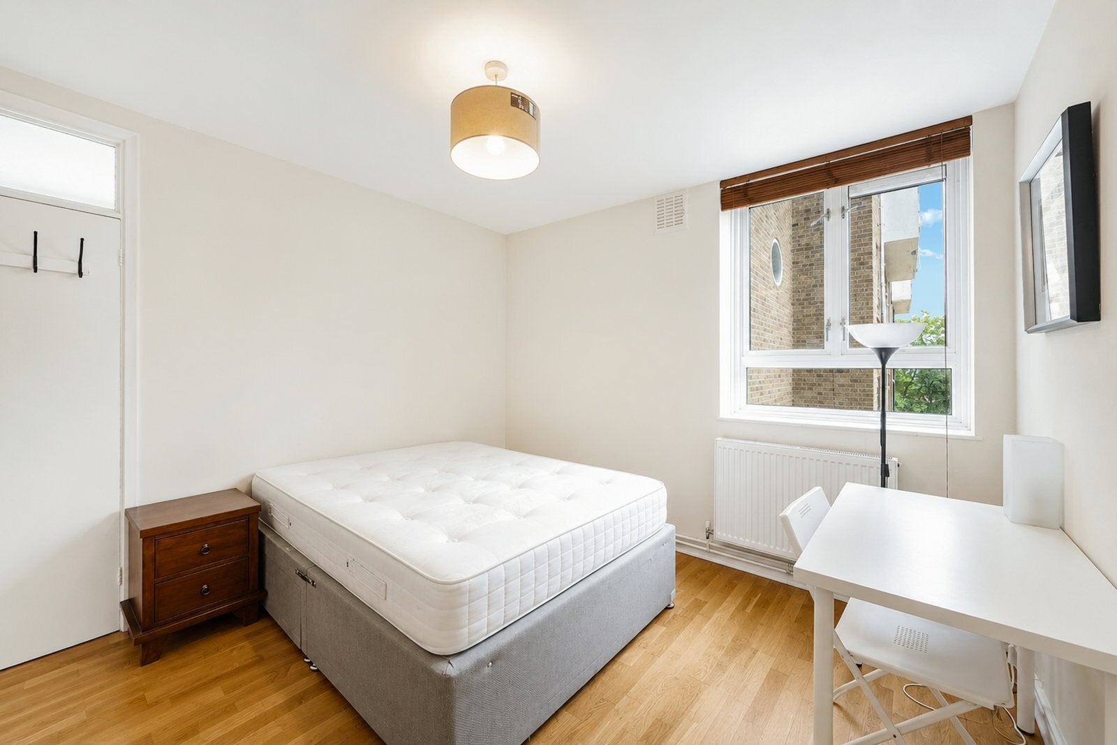 Flat Dorman Way in Greater London