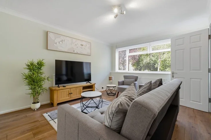 House Westfield Close in Cheshunt