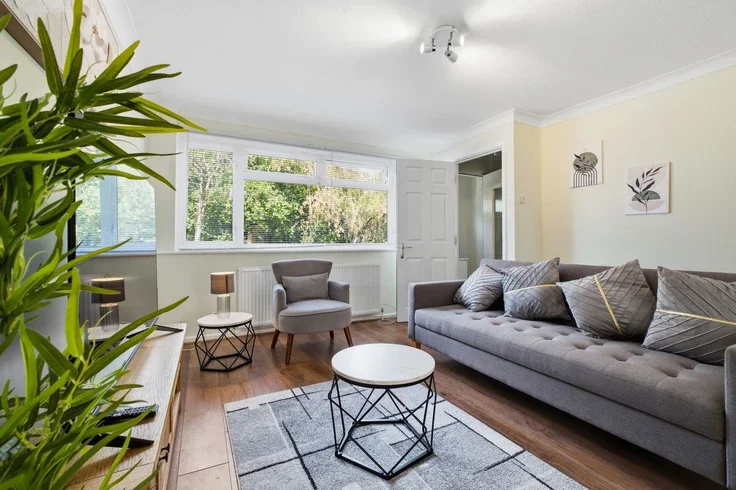 House Westfield Close in Cheshunt