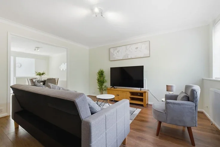 House Westfield Close in Cheshunt