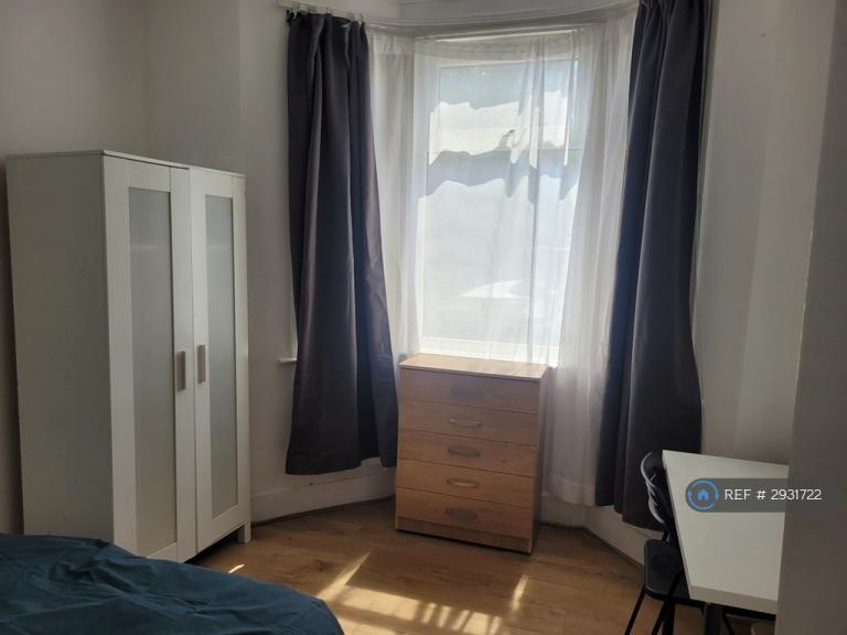 Room Napier Road in Greater London