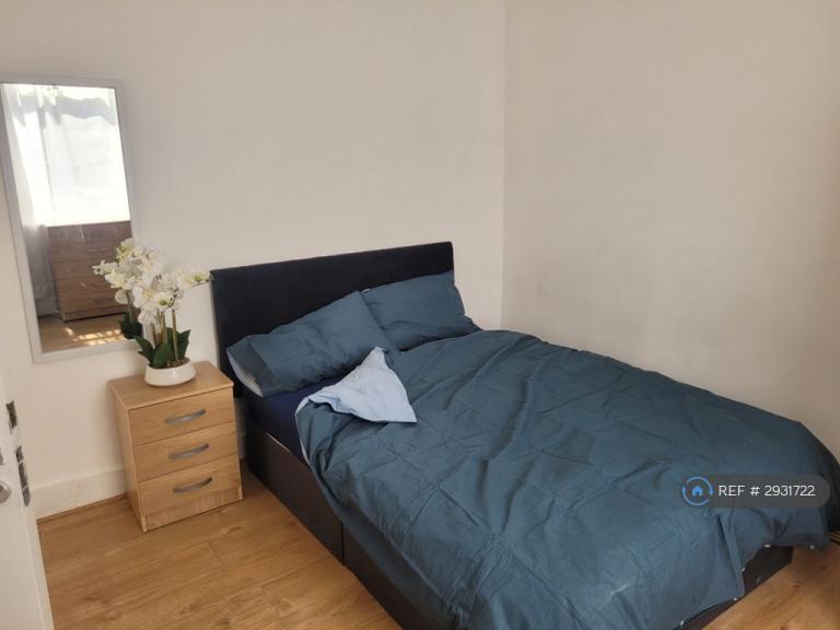 Room Napier Road in Greater London