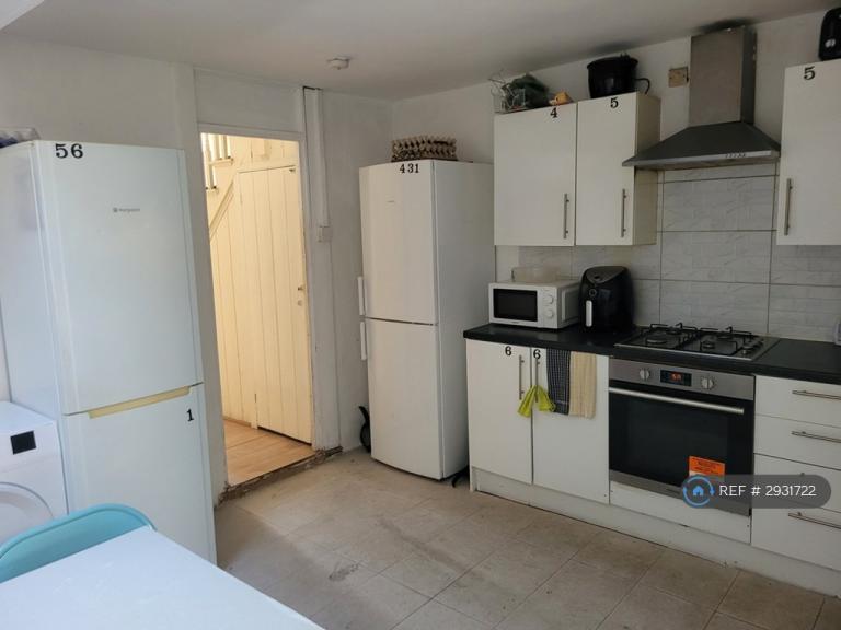 Room Napier Road in Greater London