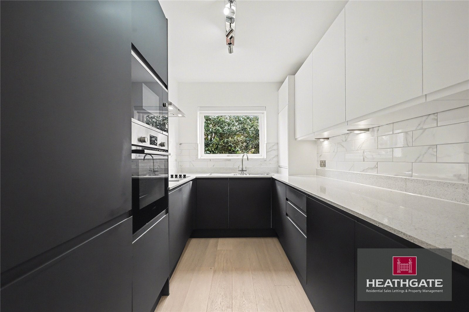 Flat Finchley Road in Greater London