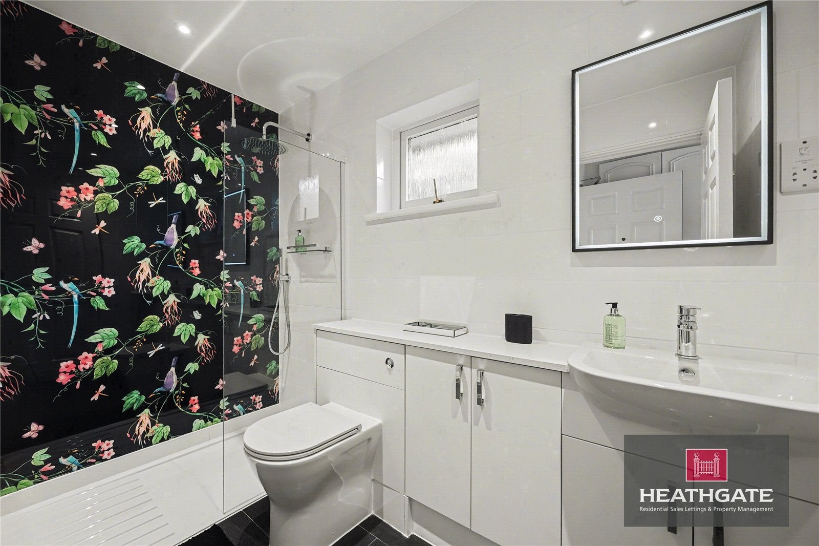 Flat Finchley Road in Greater London