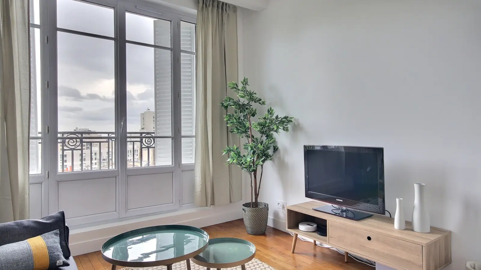 Flat Avenue Simón Bolívar in Paris